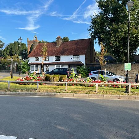 Harmondsworth Hall Екстериор снимка